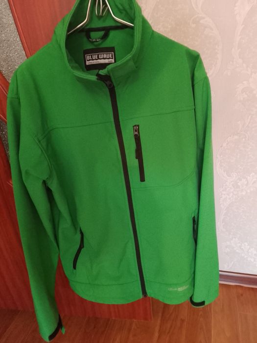 Продам ветровку отличного качества