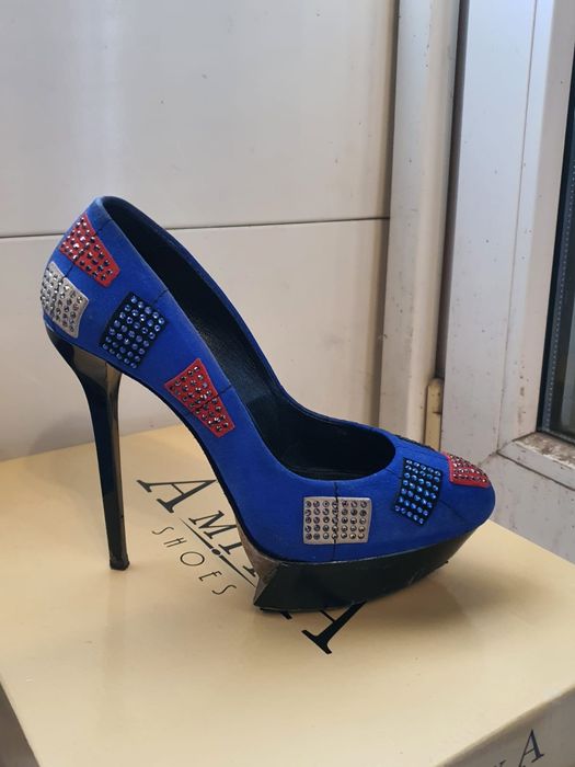 Женские сапоги и туфли