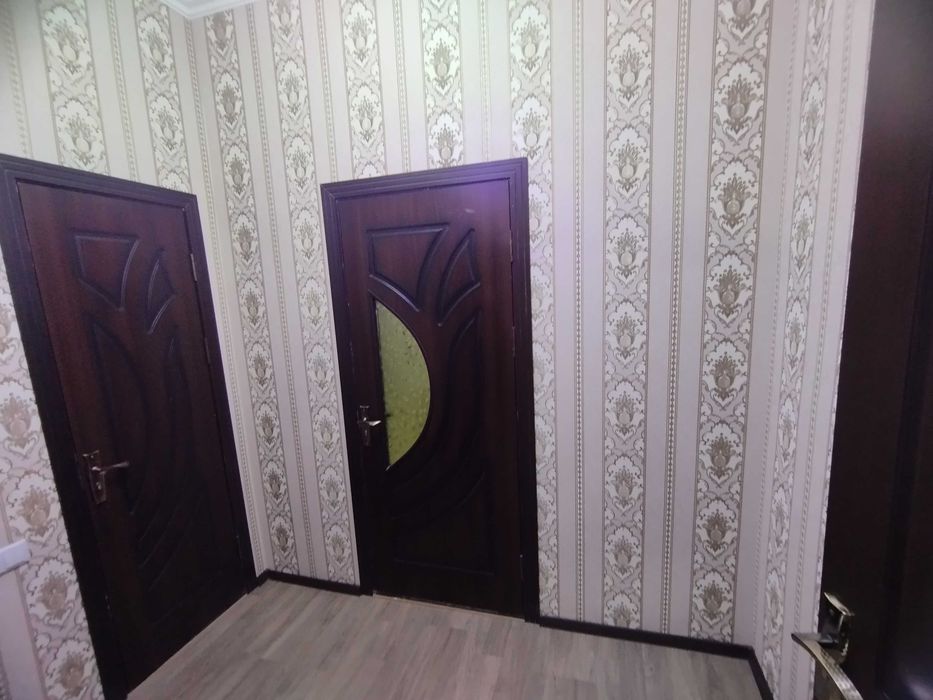 Сотилади Яшнабод ок уй 4.5сот 11 хона  фасад 15 метр нархи 130000 у.е