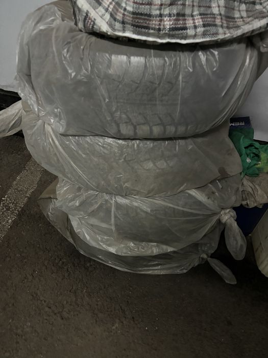 Продам Шины 235/65/17  по 15к