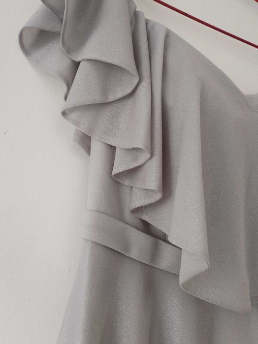 Официална рокля за поводи