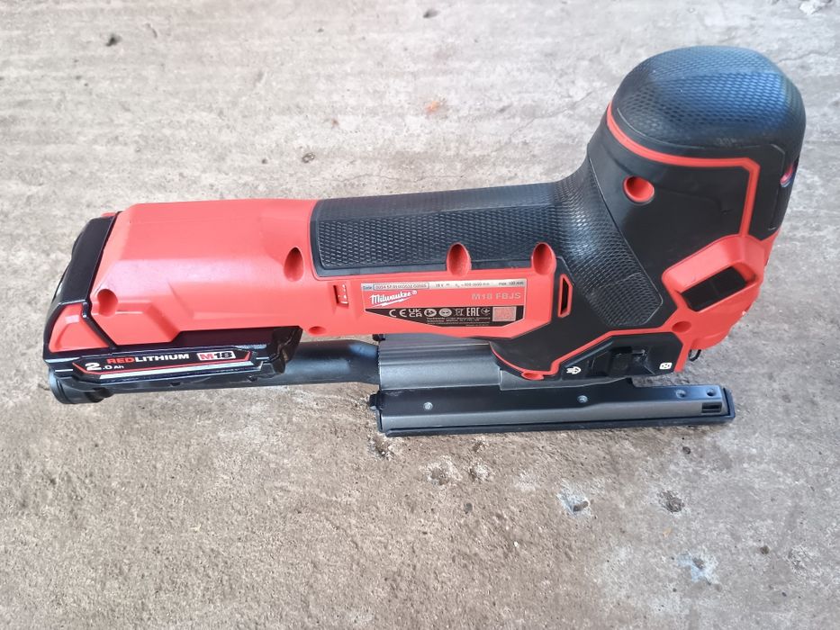 Fierăstrău pendular milwaukee fbjs an 2025 + baterie