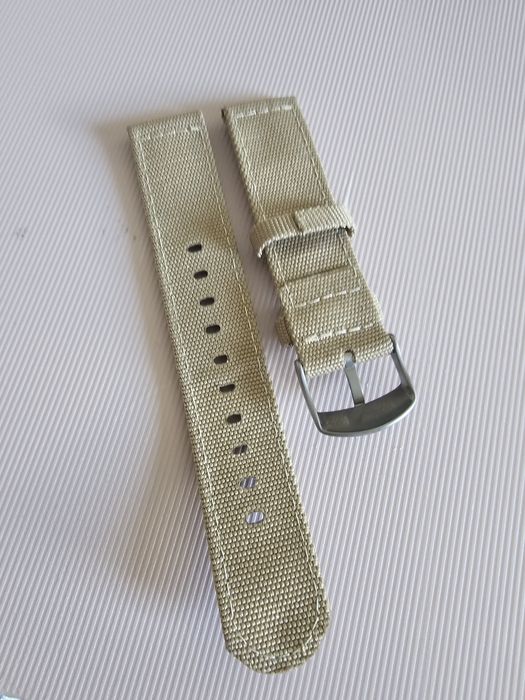 Cutie și curea de Timex Expedition  pe 20 mm