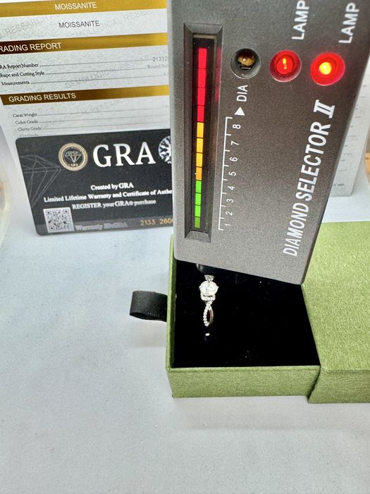 Сребърен пръстен с мойсанит (диамант) 1 карат