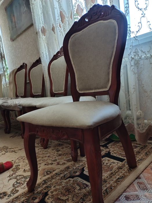 Продаю стулья 8 штук по 5000