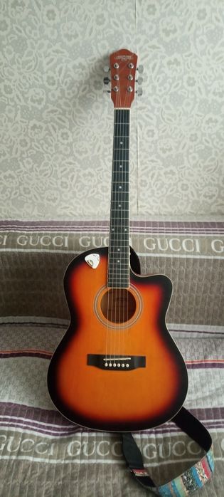 Акустическая гитара