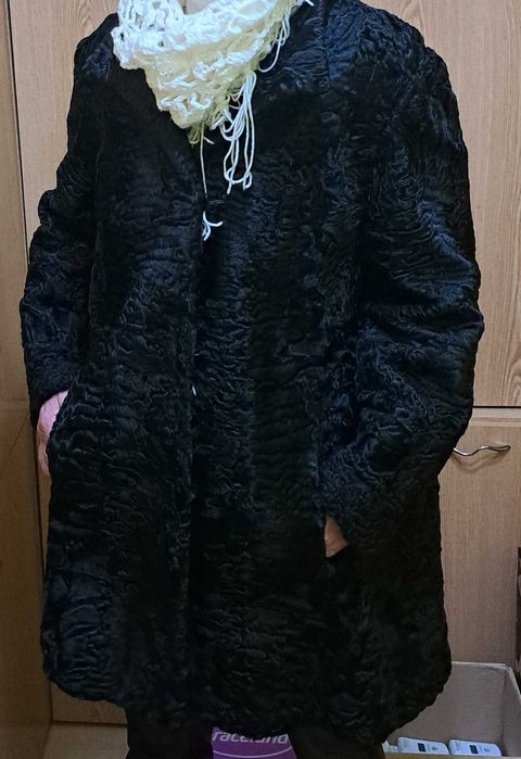 Vând haină blană astrahan