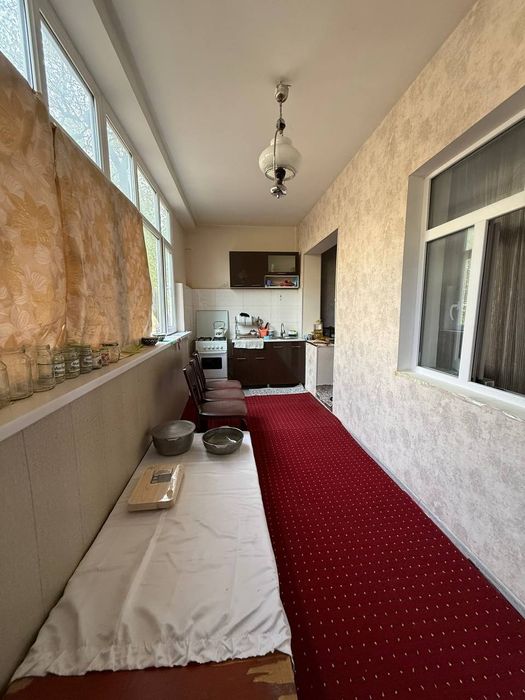 Срочно придётся 2/1/4 квартира феруза эко базар балкон 2/6 с ремонтом