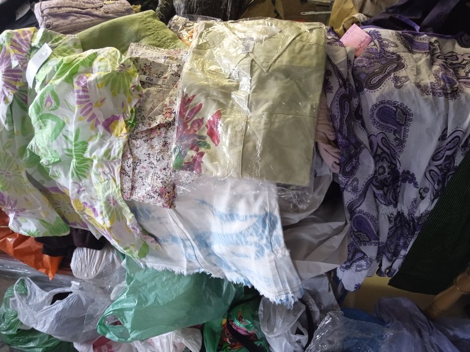 Спешно.Продавам нови дамски дрехи.