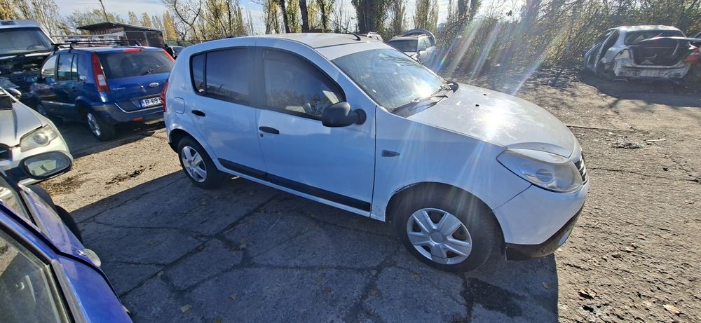 Dezmembrez Dacia Sandero 1.4 B 2008