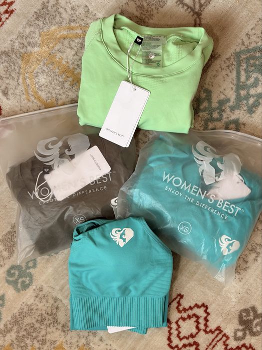 Дамски спортен екип за фитнес и йога.