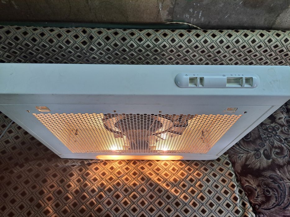 Продам вытяжку на газ.