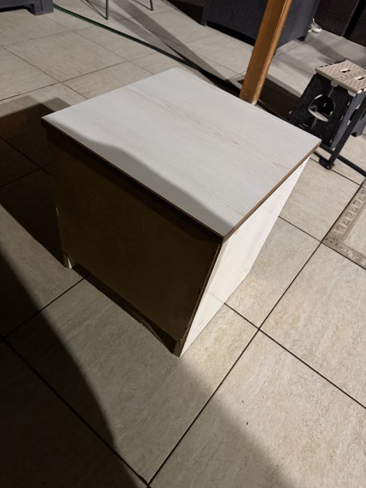Noptiere , 2 bucati !URGENT!