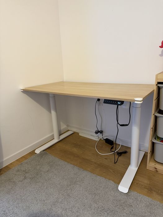 Birou reglabil electric pe inaltime