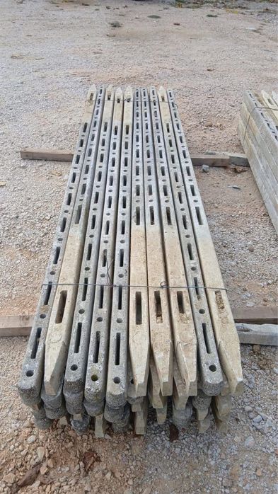 Stâlpi beton gard