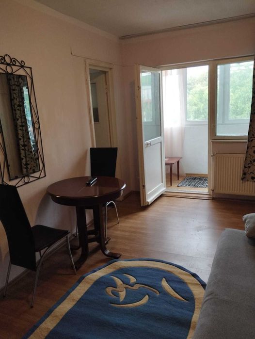 Garsoniera semidecomandata