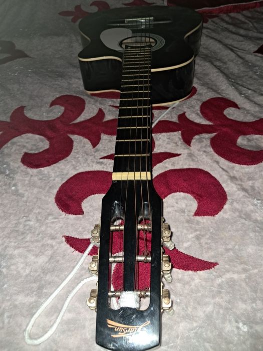 Продам гитару акустическая