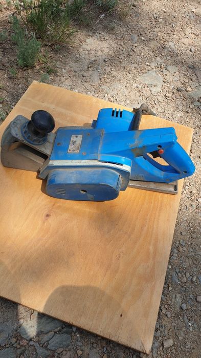 Продам неисправный электрорубанок .