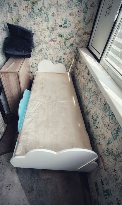 Продам детскую кровать 160*70