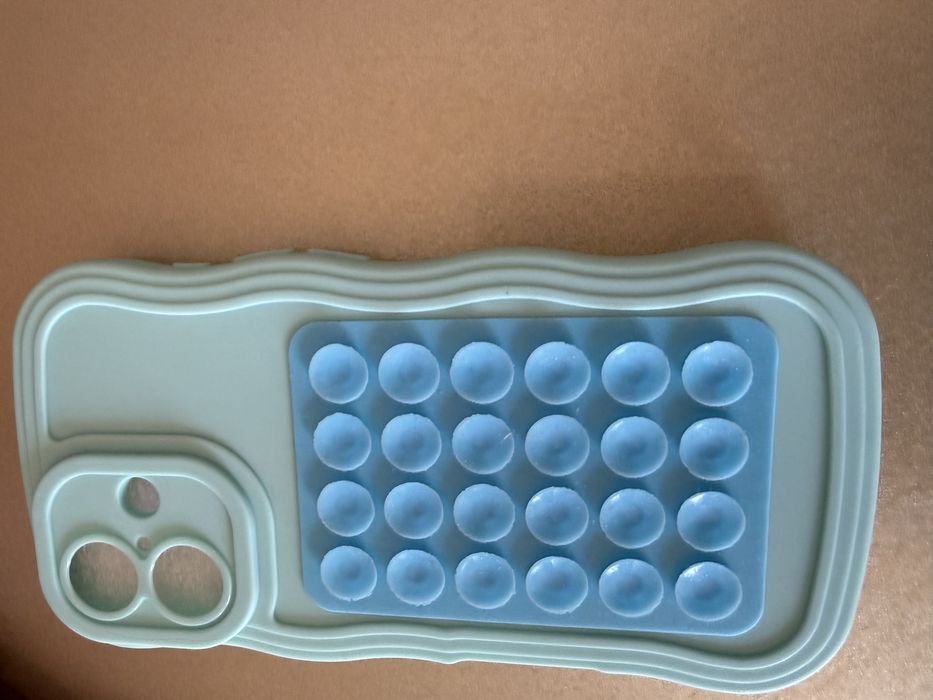 чехлы на Iphone 16