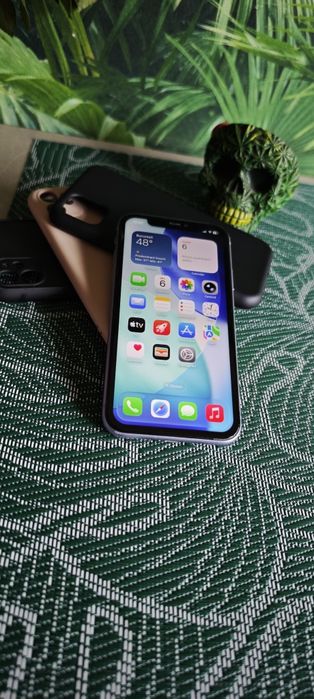Vând iPhone 11, 64 GB,