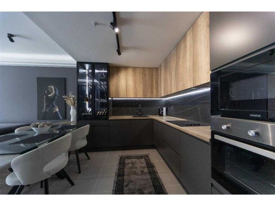 Дава се под наем Двустаен апартамент в Бургас, Изгрев - 58 кв.м за 255 € - Снимка #2