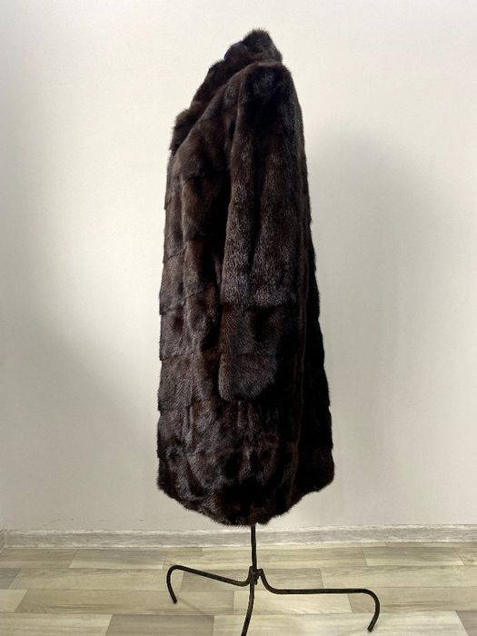 Скидка новая  норковая шуба не путать с Китаем.