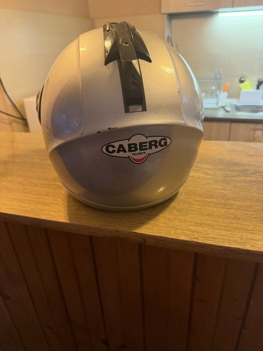 Продавам каска CABERG
