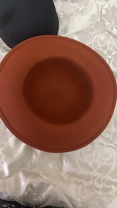 Разные женские шляпы