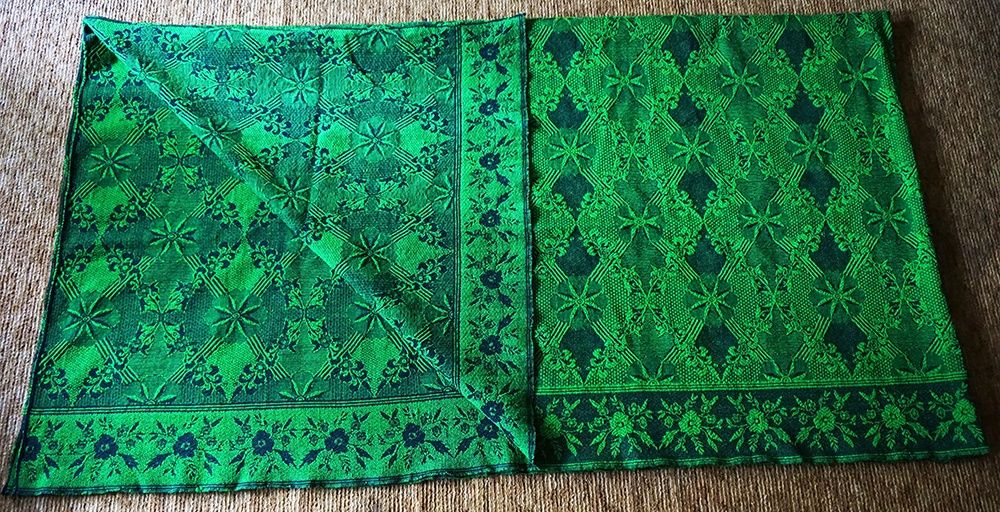 Ръчно тъкан вълнен килим (покривало за легло)