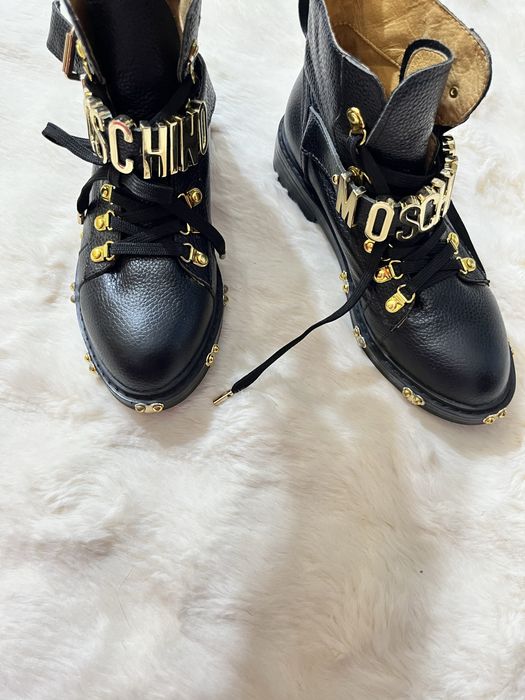 Bocanci / ghete din piele naturala Moschino marimea 36