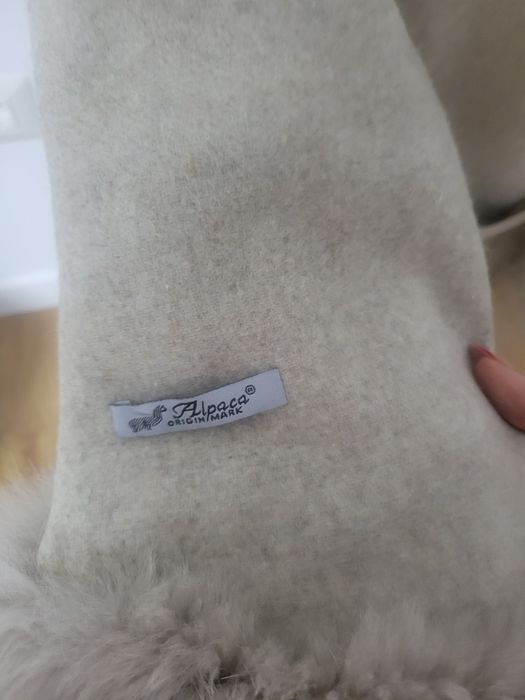 Palton Alpaca dama ,nou! XS(dar merge la S), 100 % original