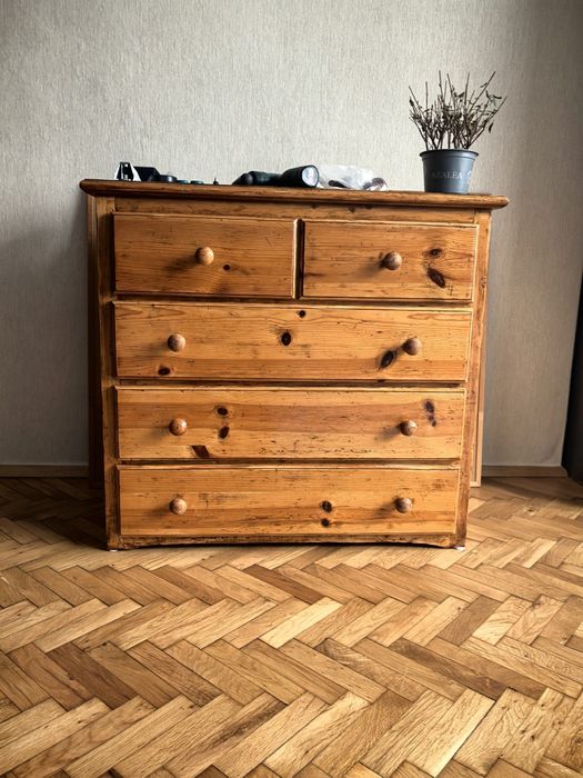 Масивен дървен скрин