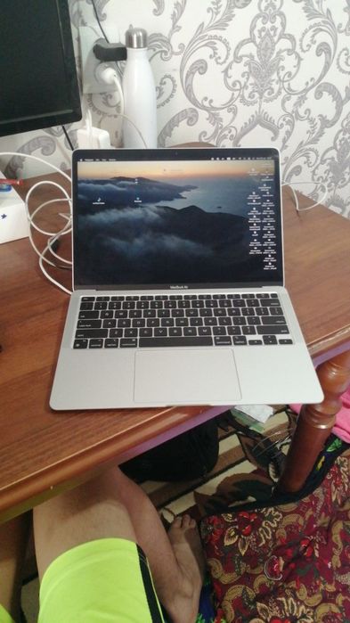 Mac book air 13.3 Apple M1 99% yangi
