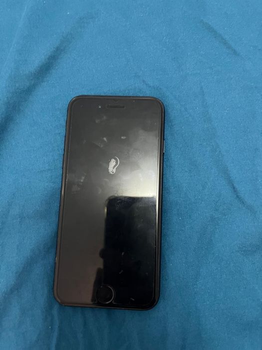 Iphone se generatia 2 zgarieturi doar folie display intact. 64 gb rom