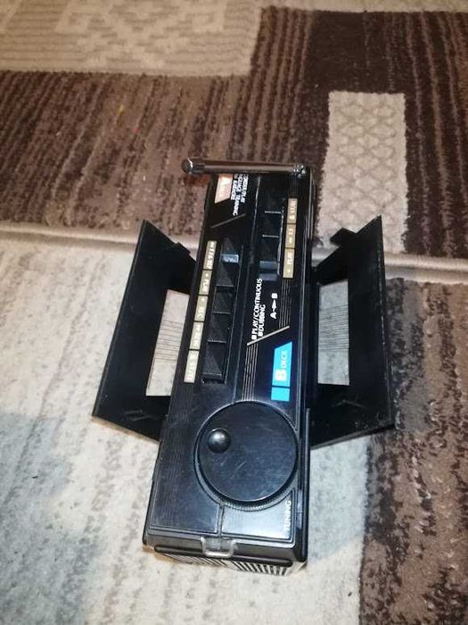 Vand o piesa de colectie,dublu radiocasetofon,foarte rar,Walkman