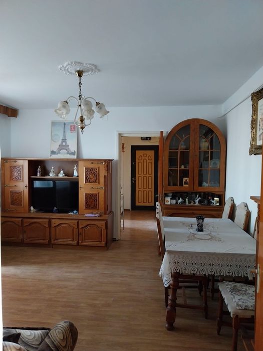 Apartament 3 camere, semidecomandat, str Proporgescu