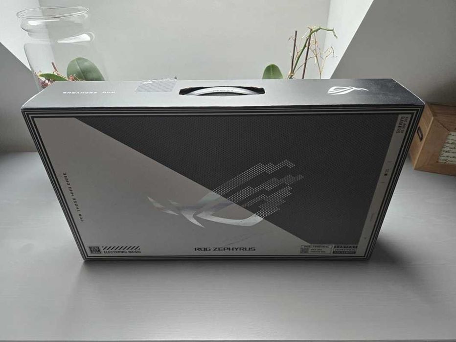 Геймърски лаптоп Asus Rog Zephyrus G14 2023, R7, 4060 RTX, 48GB Ram