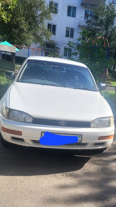 Тайота камри 2.2литра.