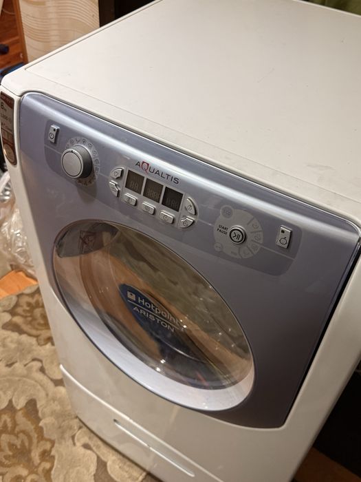 Стиральная машина Hotpoint Ariston Aqualtis 8kg на запчасти