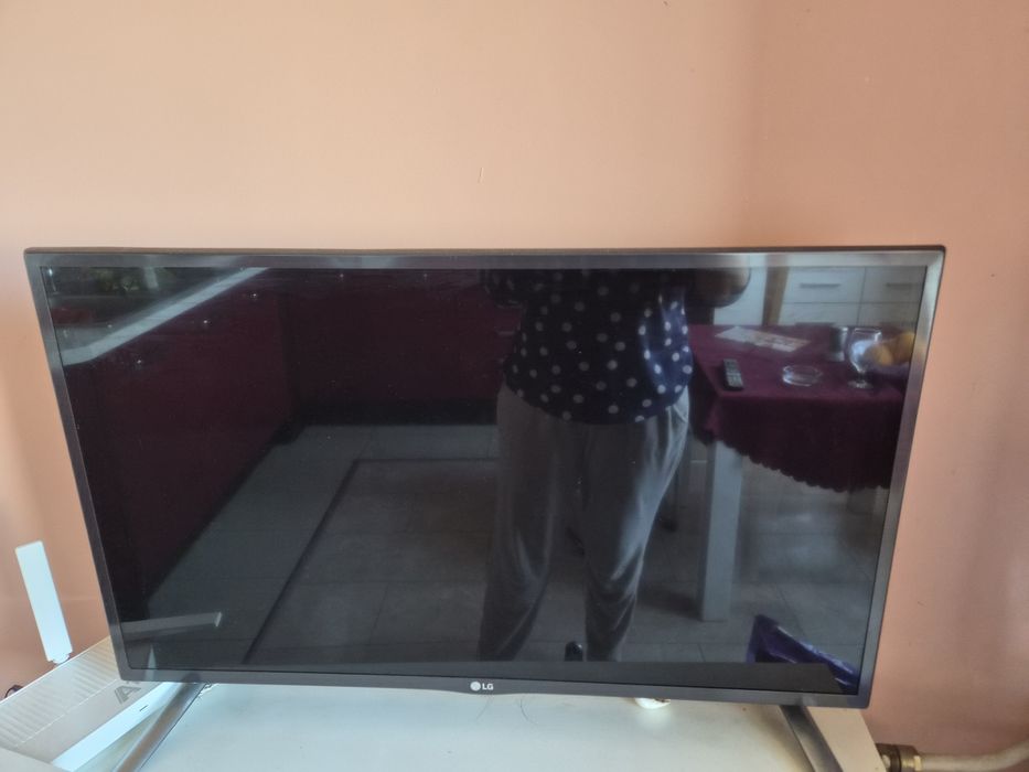 Продавам Телевизори Panasonik e 42"-2 броя и 32" един LG