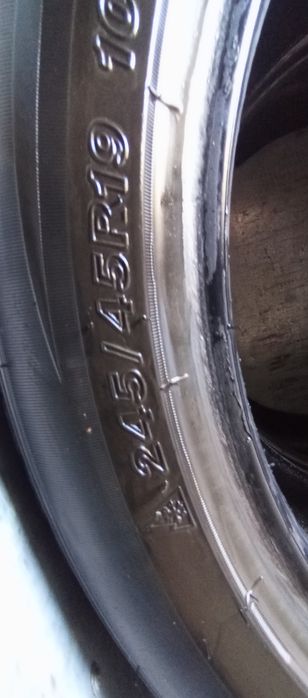 Продам две покрышки r19