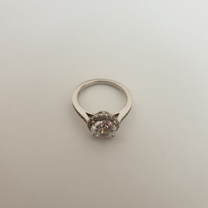 Срочно продам золотое кольцо 585 пробы.