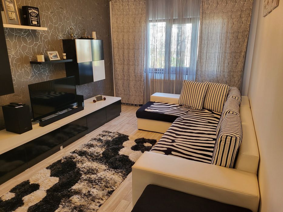 Inchiriez apartament cu 2 camere.