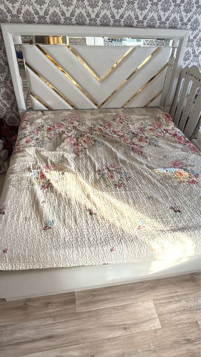 Продам спальный гарнитур