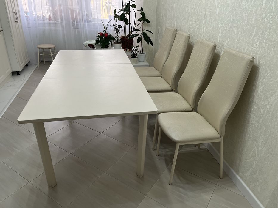 Обеденный стол + 4 стула (комплект), отличное состояние