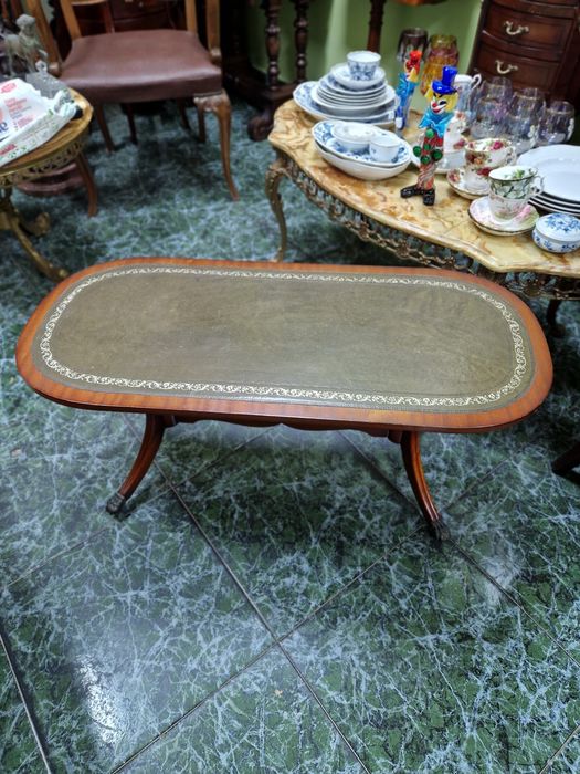 Страхотна антикварна английска холна маса