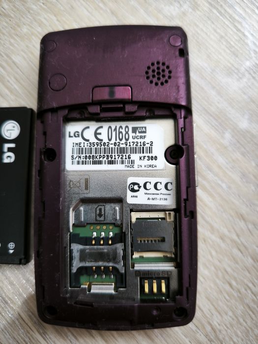 LG KF300 мобильный телефон