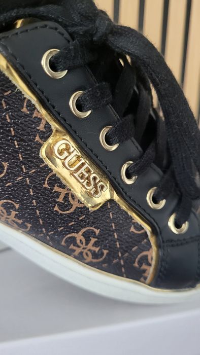 Спортно -елегантни кецове GUESS