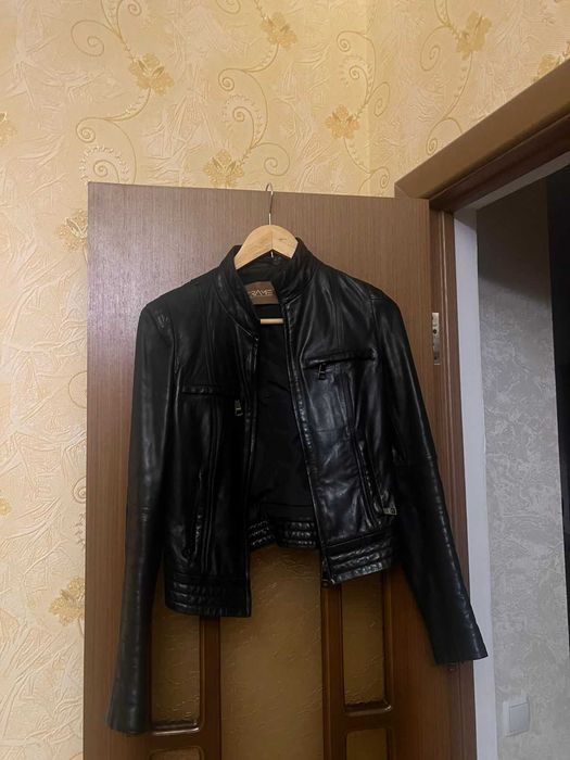 Продам женские куртки